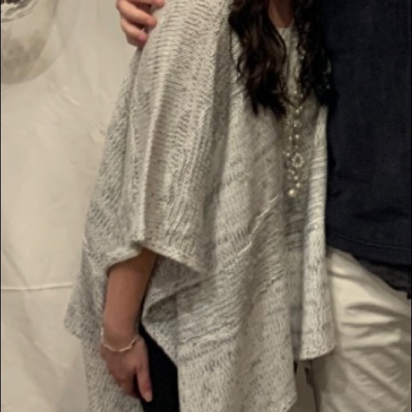 Universal Thread Sweater - Picture 5 of 6